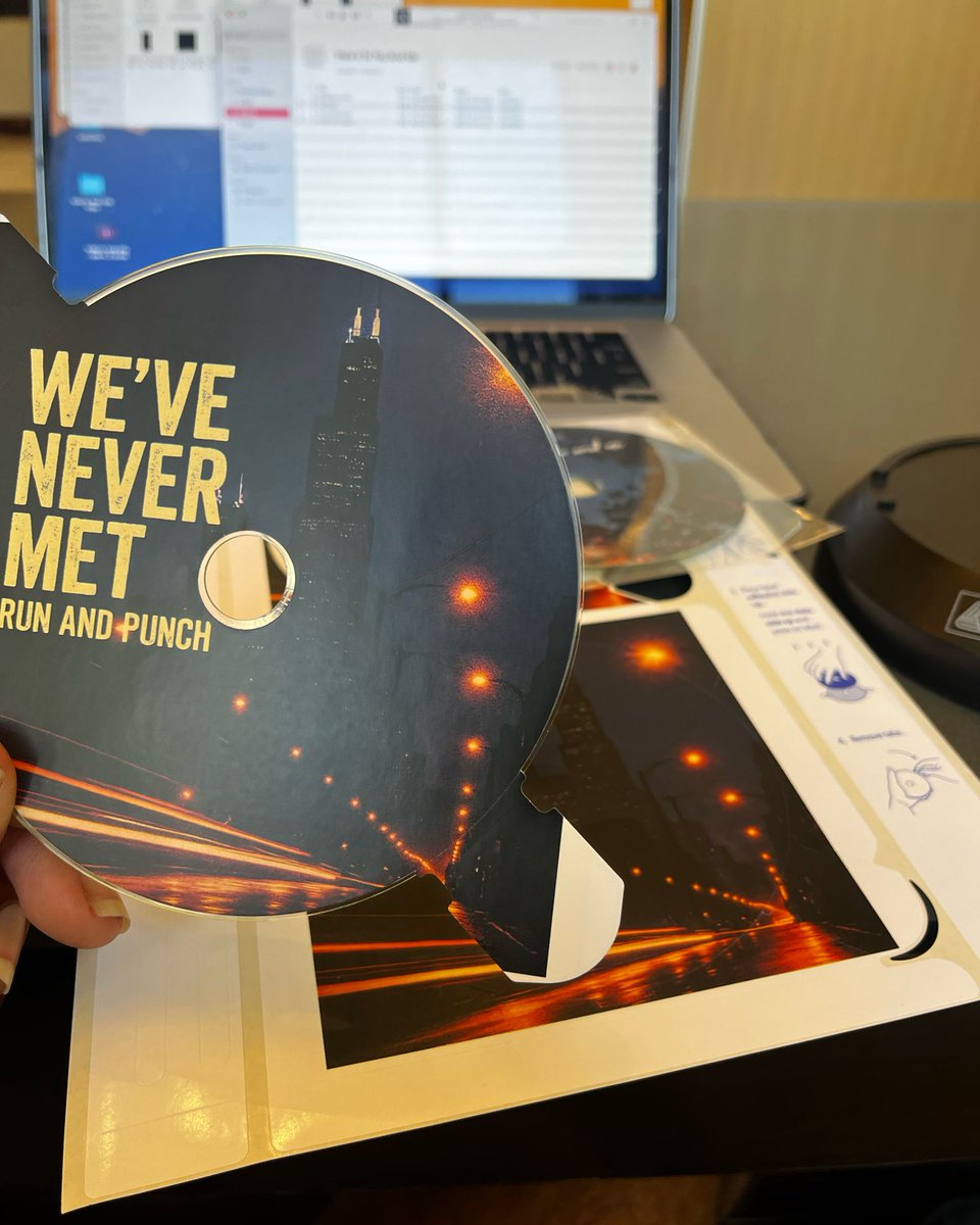 The glamorous life of printing CDs in a hotel lobby