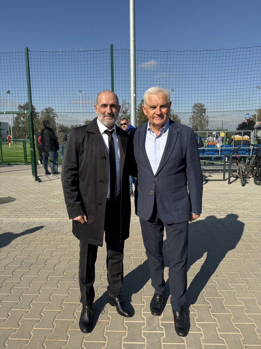 ProbierzMichal's tweet image. Panie Prezydencie dziękuje za otrzymanie Urbi Meritus i gratuluję rozwoju Miasta Białystok. Życzę wszystkim miastom żeby też się tak rozwijały i były tak przyjazne do życia jak Białystok.