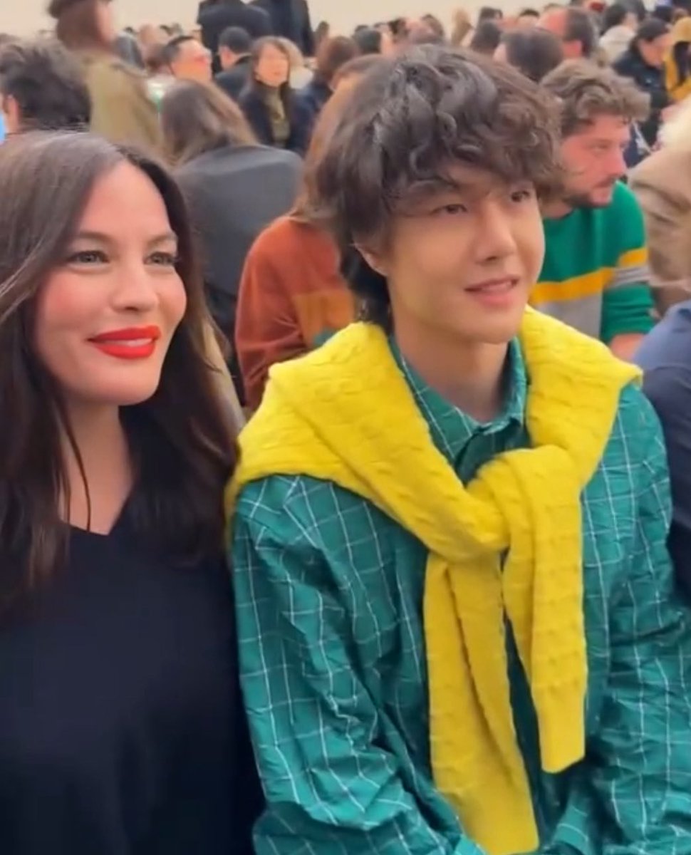 kitty1511's tweet photo. #WangYibo_PFW #LoeweSS26 #PFW #WangYibo #WangYiboxLoewe
Global Brand Loewe 💚 Wang Yibo https://t.co/2ktFvUDc6I