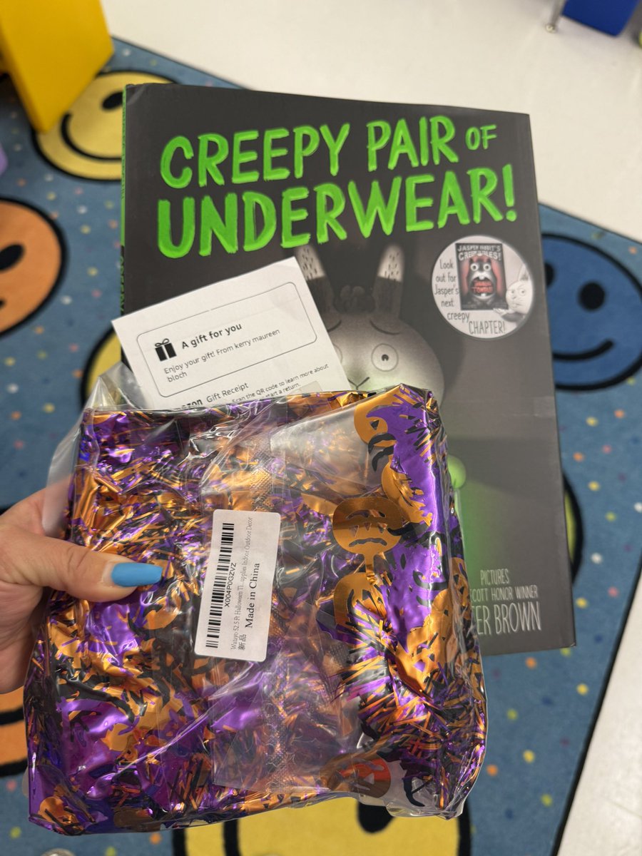 msv430's tweet image. When you get the coolest #Halloween book! We love you @dsmom58 ❤️❤️❤️❤️! You are absolutely incredible! So many smiling faces because of you! 

#clearthelist #autism