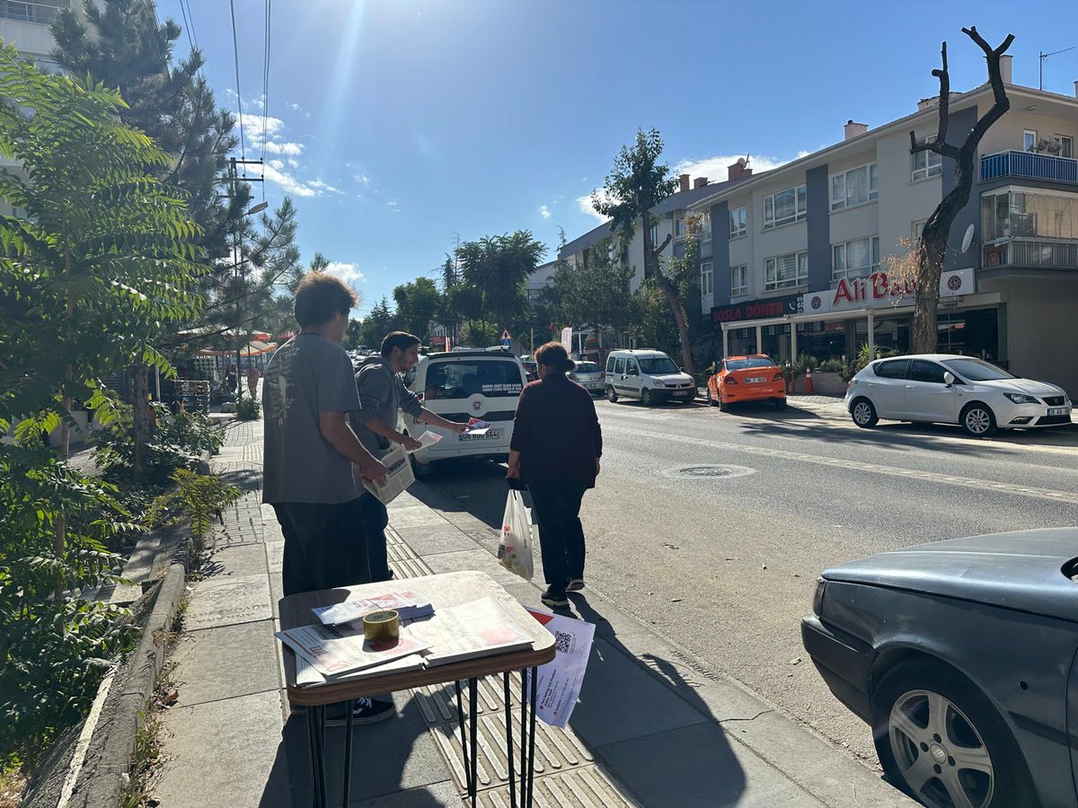 "Devrim Partisi kuruluyor!" manşetiyle çıkan Devrim Gazetesi ile birlikte 18 Ekim Cumartesi saat 17.00'de Hacı Bektaş Veli Anadolu Kültür Vakfı'nda gerçekleştireceğimiz Devrim Partisi Kuruluş toplantısı bildirilerimizi dağıttık.

"Yeni zaferler için mücadeleyi birlikte büyütelim"