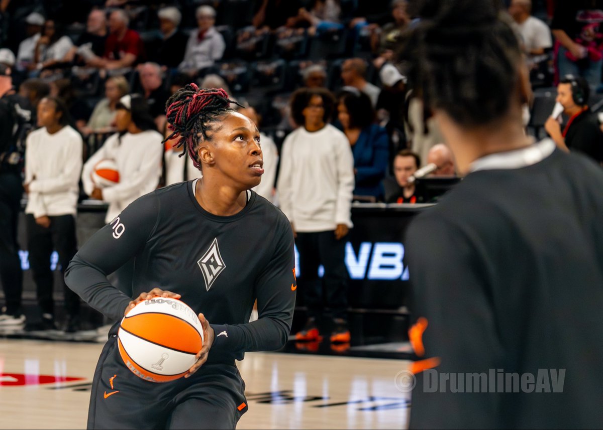 🔥 Depth Wins Championships 🔥

The <a href="/LVAces/">Las Vegas Aces</a> bench exploded for 41 points as Vegas edged Phoenix 89-86 in Game 1 of the #WNBAFinals 🏆

⭐ A’ja Wilson: 21p | 10r | 5a | 2b
⚡ Dana Evans: 21p | 4s
💎 Jewell Loyd: 18p
🎯 Chelsea Gray: 10a | 8p | 7r

📸: <a href="/DrumlineAV/">DrumlineAV</a> - <a href="/Str8BetSports/">Straight Bet Sports Media</a>