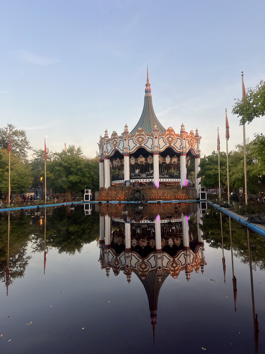 ChrisMiller35's tweet photo. Six flags Fright Fest. Nostalgic 🎢 https://t.co/yZokKdmWNh