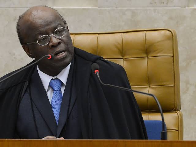 NGv | o Presidente da República, Germano Rigotto (PMDB), acatou o Pedido de Aposentadoria do Ministro do Supremo Tribunal Federal, Joaquim Barbosa, Por Meio do Decreto Federal de nº065.2022; O Ministro Joaquim, estava no Cargo há mais de Duas décadas, gerando um Grande Ciclo, lá.
