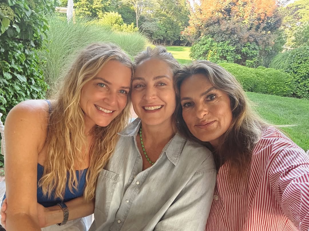 Mariska, Sasha Alexander and Jessica Capshaw 💕