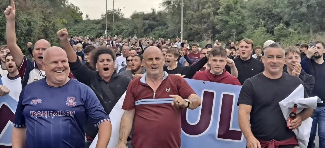 SeahagW999's tweet image. BRENTFORD:
BOYCOTT 

BURNLEY: PROTEST...PROTEST...PROTEST AND KEEP ON PROTESTING UNTIL SULLIVAN, BRADY AND THE OTHER LOOTERS ARE DRIVEN OUT.

ENOUGH IS ENOUGH!

@WestHam #WHUFC #COYI #SBOUT 
@Matt_Law_DT @JacobSteinberg @henrywinter @JimWhite @jsullivanwhu