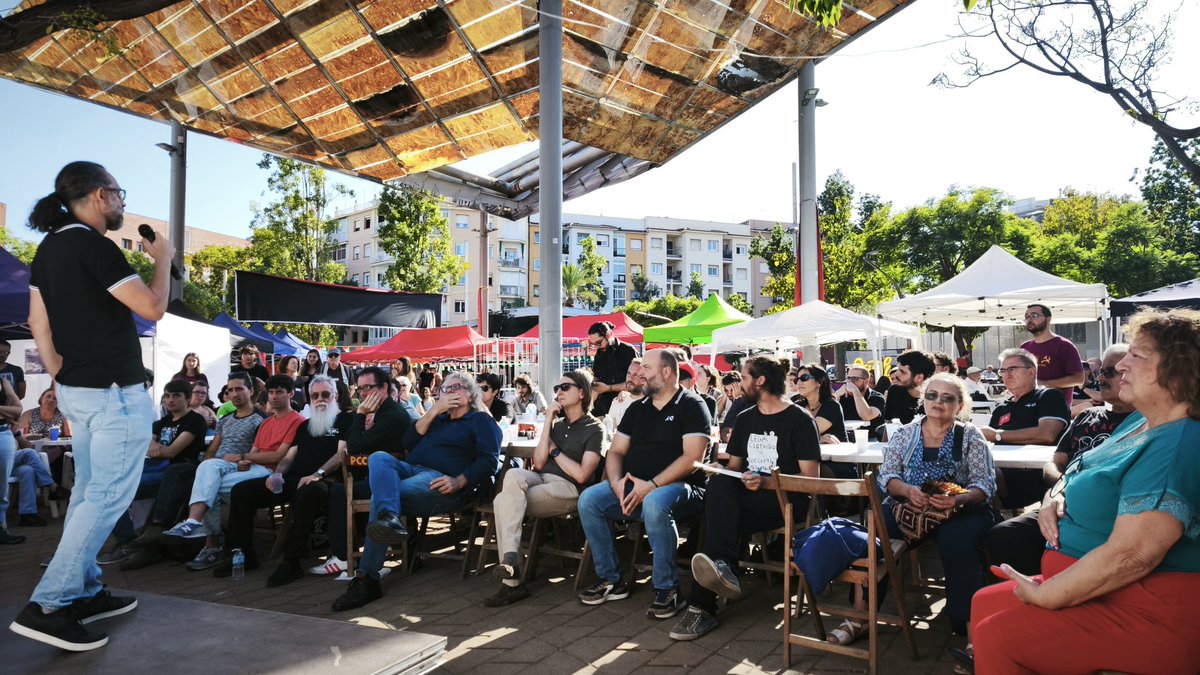 Respondendo ao convite d@s camaradas cataláns de <a href="/comunistes/">Comunistes de Catalunya</a>, hoxe estamos presentes na Festa de <a href="/larealitat/">realitat*</a>, que celebran en Nou Barris.