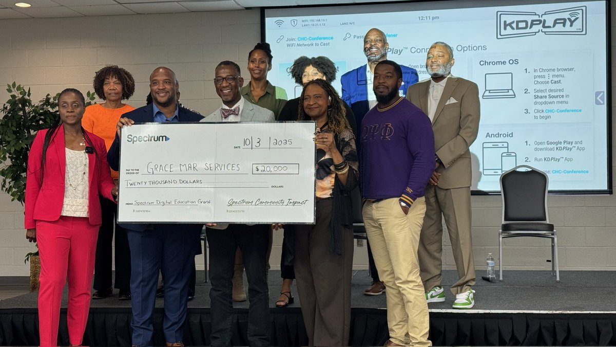 hipolitix's tweet photo. Amazing week that included a drive thru D4 w/ the new County Mgr, Dilworth Community Association Mtg, CW Williams 45th Anniversary luncheon &amp; Grace Mar AI initiative! #mark4meck #mark4thepeople #MARKingProgress #makingamark https://t.co/9Z3QAlU12X