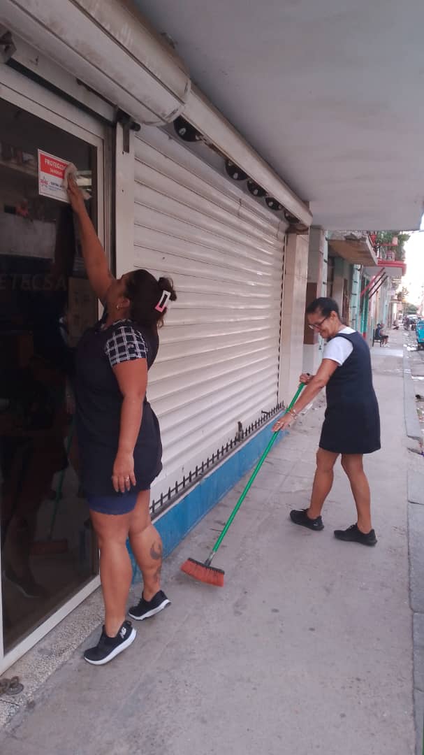 La limpieza y embellecimiento de oficinas comerciales, centros de telecomunicaciones, cuadras y parques, formó parte de este día de todos #ConPlazaEnElCorazón.