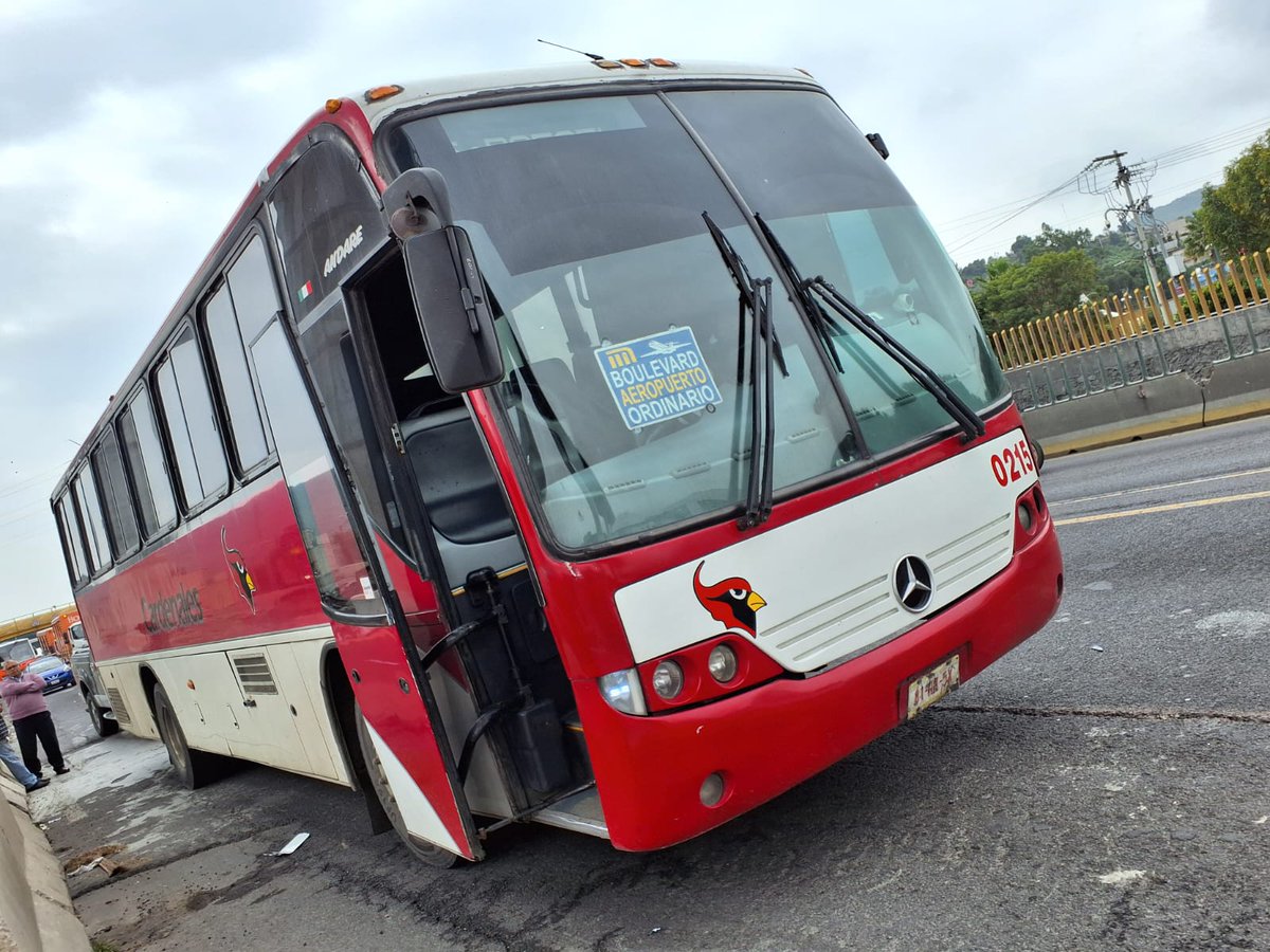 rcmontes's tweet photo. Accidente entre autobús y camioneta en Autopista @CAPUFE México Puebla Km 18+920. Dirección CDMX. Se necesita liberar vialidad y apoyo de @GN_MEXICO_ @GN_Carreteras https://t.co/fZGuG8WP65