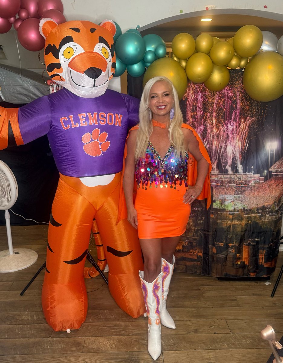 SallyTiger's tweet photo. Let's see what we do today! Go Tigers! #clemson #clemsonalumni #clemsonfootball https://t.co/pSfV75yLs9