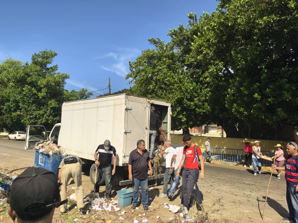En el barrio en transformación #LaTimba, los trabajadores del Grupo Empresarial Correos de Cuba de <a href="/MINCOMCuba/">Ministerio de Comunicaciones Cuba</a>, se unieron nuevamente a los trabajadores de la Aduana General de la República, de Geocuba y otras instituciones.
#ConPlazaEnElCorazón