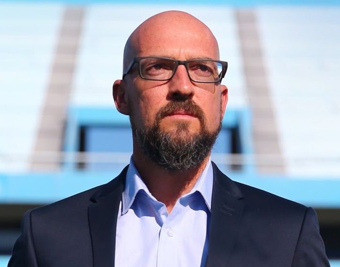 #GELP El Lobo se juega demasiado en Junín, contra un Sarmiento que ganó dos de los últimos tres. Semana caliente en Estancia. Orfila pensó hasta en sacar a Insfrán, pero lo sostiene. Debuta Yangali. Lo transmitimos desde las 14.20 junto a <a href="/MateSujarchuk/">Mate ⁕</a>, a través de AFA Play.