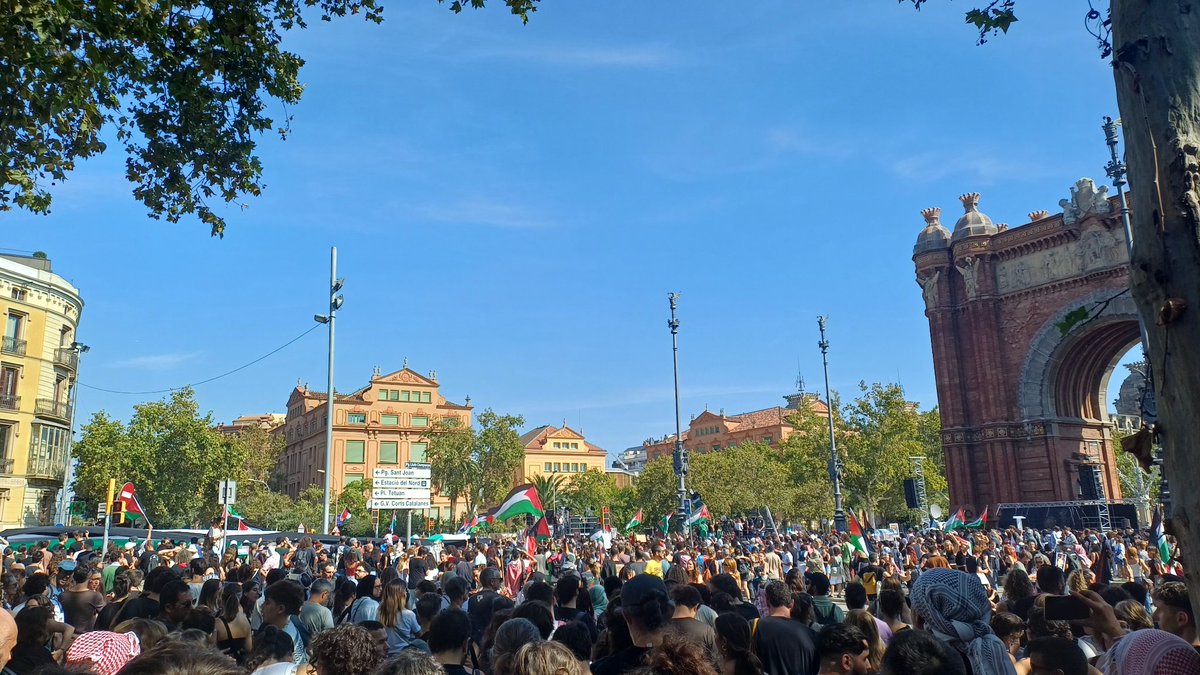 merce_mercereta's tweet photo. Des del riu fins al mar, Palestina llibertat! https://t.co/rqx4frNCGR