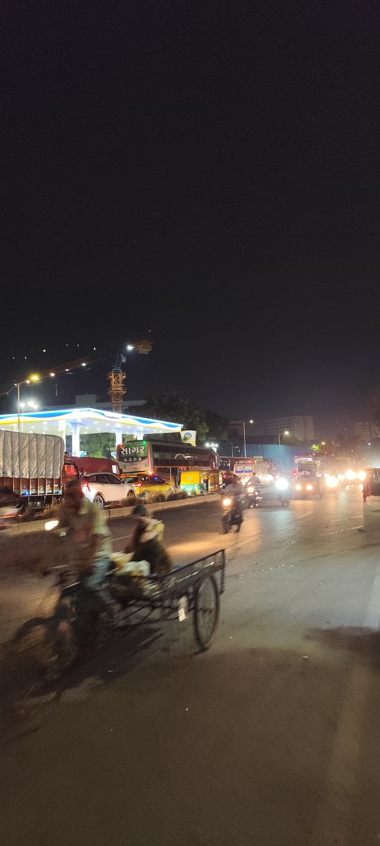 PadamshaliD's tweet photo. Heavy traffic jam near Anupam cinema.. ambulance 🚑 stuck..
@AhmedabadPolice 
@AhdTraffic https://t.co/sP4TwyTlr8
