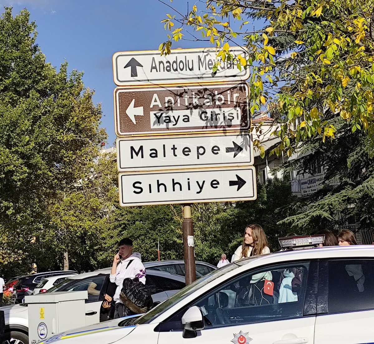 feyzosssderler's tweet photo. askı bulmak icin son care olarak ankaraya geldim https://t.co/bSbNGEL5An