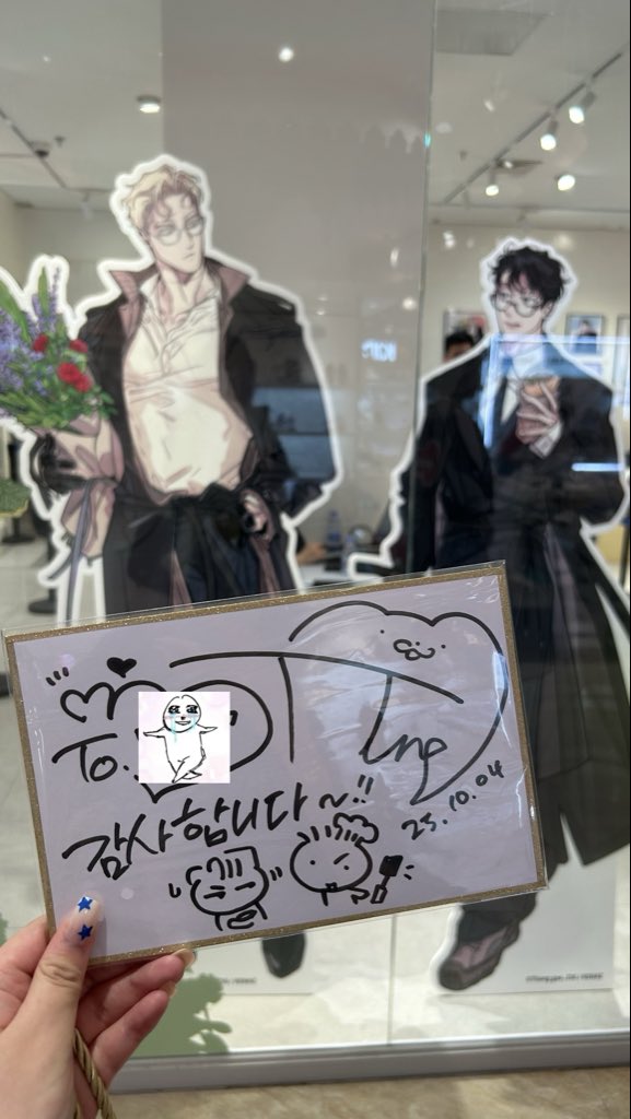 eichi71644351's tweet photo. 今天有幸参加了胖狗作家的签售！！很开心，作家特别温柔😭这是我第一次参加这种活动，很开心很激动😆，想和作家多说说话的，可是太紧张了😢，作家画的QQ人特别萌！
祝老师在中国玩的开心！希望以后可以多多来！
一直想念您❤️

@Ttung_gae 
#장미와샴페인
#玫瑰与香槟 
#Rosesandchampagne https://t.co/2lCCONgYwA
