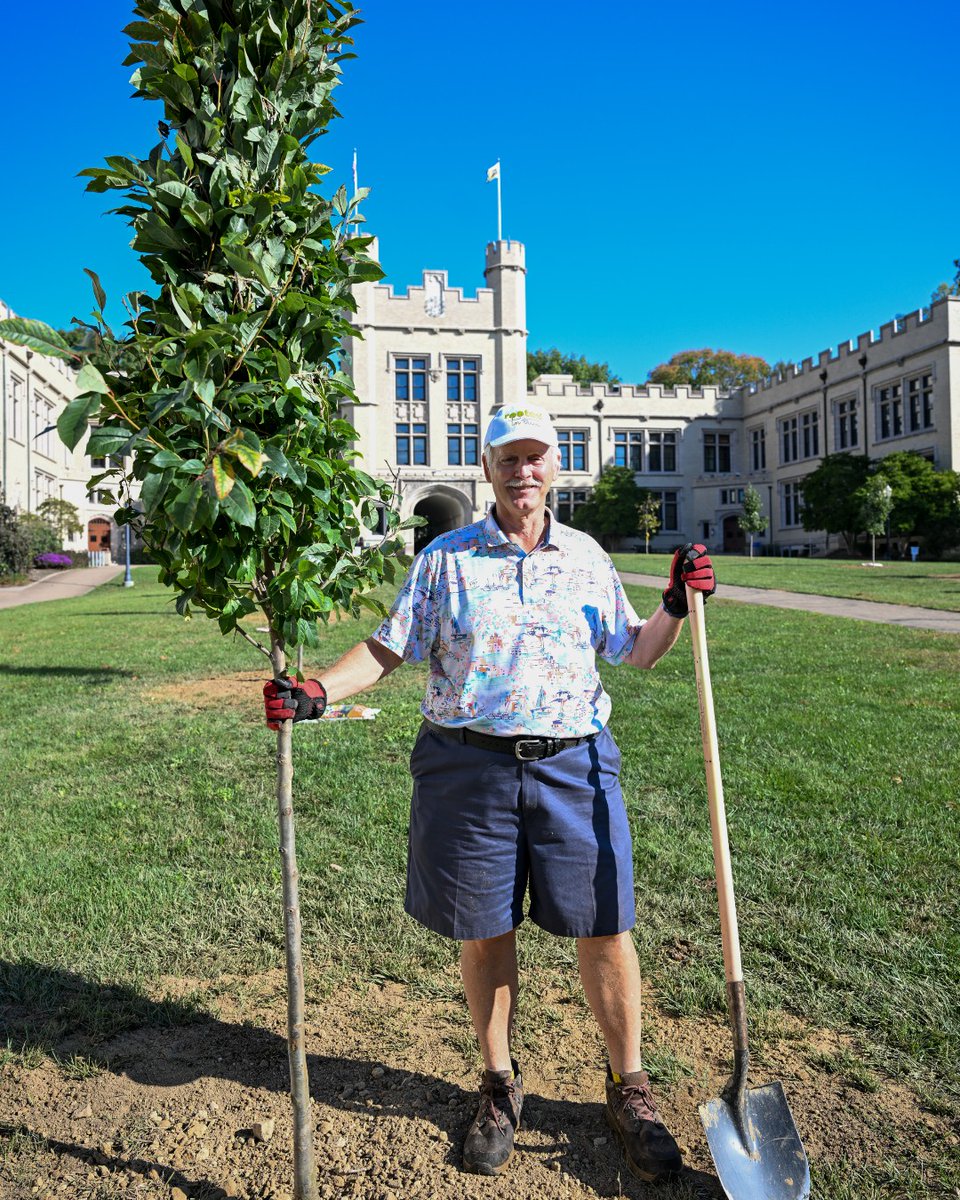 WoosterEdu's tweet image. The Academic Quad just got a little greener! 🌳
Learn more about the generous gift of black tupelo trees: wooster.edu/2025/10/03/col…
📸: Matt Dilyard
#TreePlanting #TreeCampus #WoosterUnfiltered