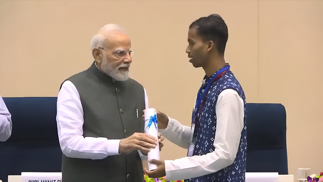 manas_muduli's tweet photo. A proud moment for #Odisha’s skilling ecosystem! 👏

Two govt ITI students were felicitated by Hon’ble PM with the ‘All India Topper Award 2025’ in New Delhi.

1. Pramod Dalapati (Govt. ITI Phulbani, Kandhamal) - All India Topper in Electronics Mechanic Trade 

2. Jeetendra Pradhan (Govt. ITI Hinjilicut, Ganjam) - All India Topper in Electrician Trade

#SkilledInOdisha
