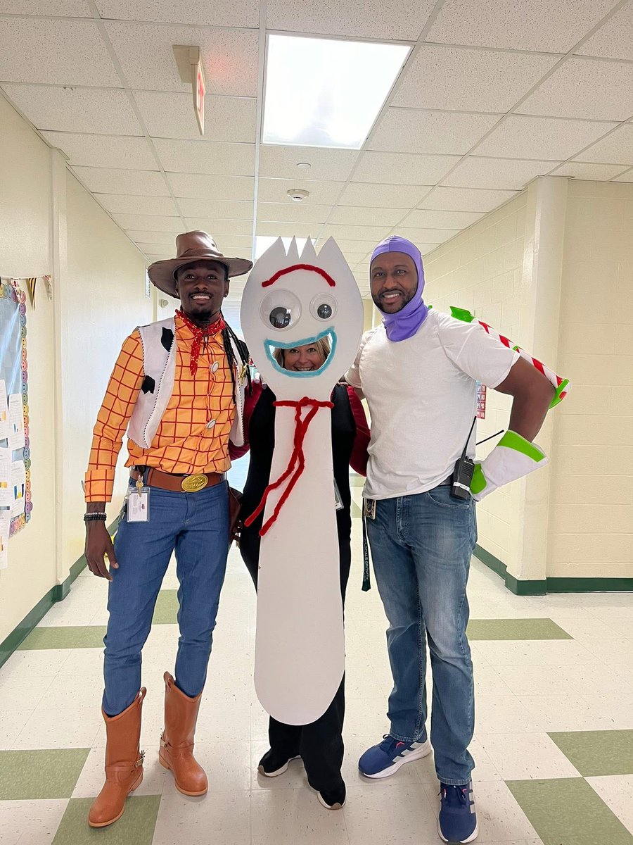 Dbennett2D's tweet image. Rock your school @EESeaglesPCS #PCS