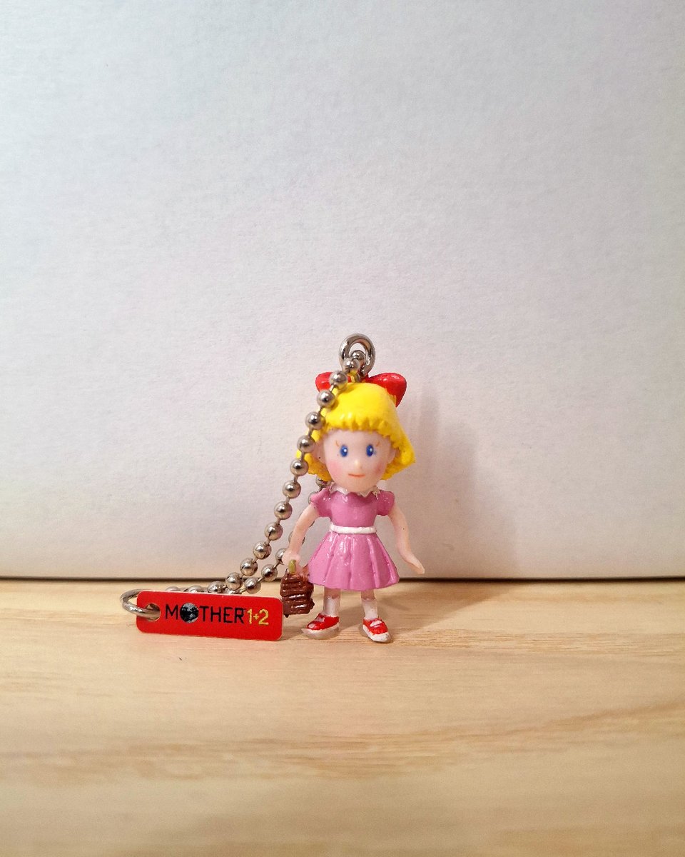 EarthBoundCafe's tweet image. 💡 si possono notare anche i dettagli sul retro e le diversità fta i due modelli di Paula