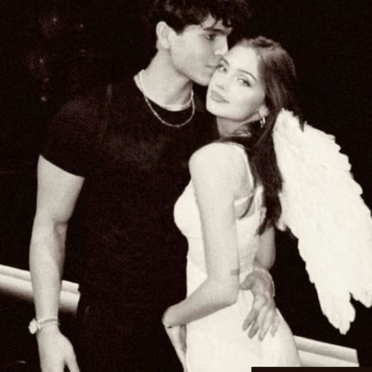 _majulabooks's tweet image. „𝐉𝐚 robiłem to dla kobiety, której kolor oczu przypominał mi 𝒏𝒊𝒆𝒛𝒂𝒑𝒐𝒎𝒊𝒏𝒂𝒋𝒌𝒊. 𝐍𝐢𝐜𝐡𝐨𝐥𝐚𝐬 dla kobiety, która była jego 𝒔𝒌𝒓𝒛𝒚𝒅𝒍𝒂𝒎𝒊. 𝐀𝐢𝐝𝐞𝐧 dla kobiety, którą odnajdywał w blasku 𝒌𝒔𝒊𝒆𝒛𝒚𝒄𝒂.”
#theremainsofhellish 🥺🖤 @helliautorka