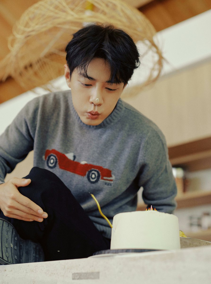 ttea555's tweet photo. 251005 #샤오잔 공작실 생일기념 사진(1/5) https://t.co/sai25xrtpJ