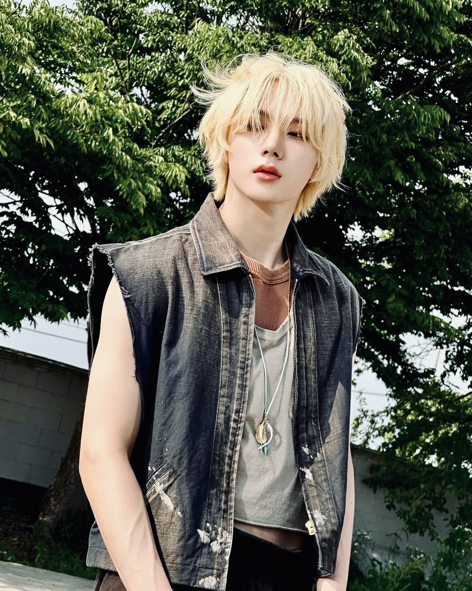 Skin blooms under the sunlight, hair billowing in the wind—I cannot unlearn the searing warmth of nature; I’d crawl back to it every time.