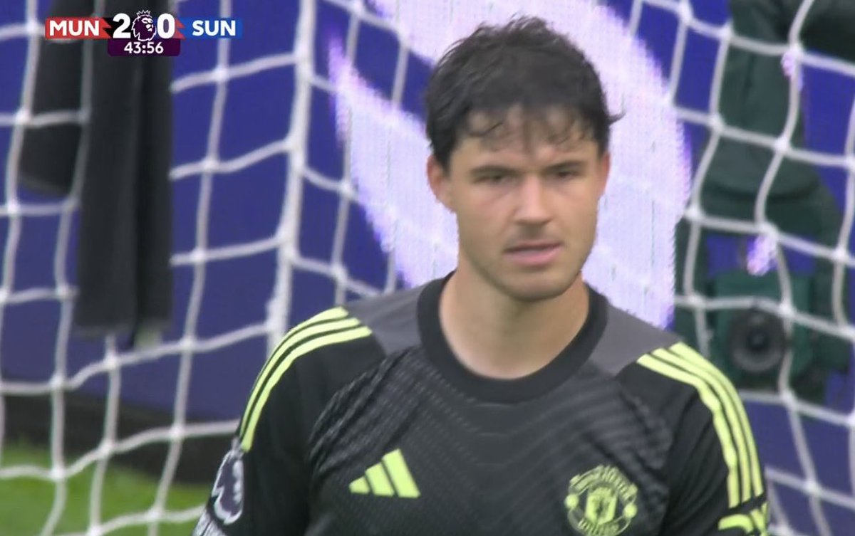 oficialbolafora's tweet image. O primeiro clean sheet do Manchester United na temporada só foi vir no oitavo jogo, na estreia do Lammens.

Coincidentemente o único que não teve Onana ou Bayindir no gol. Será que enfim arrumou o goleiro?