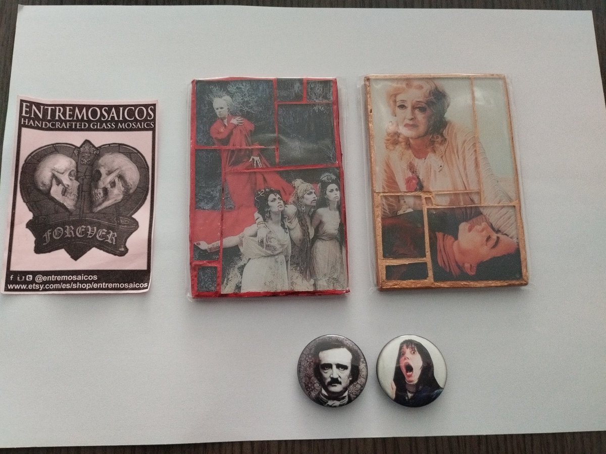 Hoy los Neveros y la bestie Anabel Vélez hemos iniciado la spooky en el <a href="/Hall0weenMarket/">preHalloweenMarket</a>. Unas cuantas preciosidades se han venido a la mansión Baker.