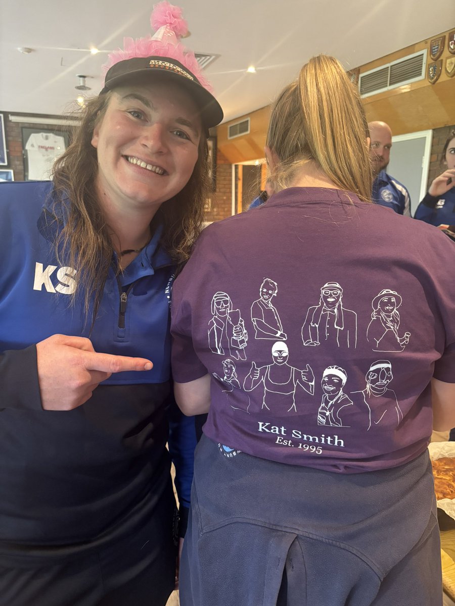 JonathanSmith63's tweet image. 30th birthday girl, captain and a win 🏉❤️ Katharine Smith
and even with her own merch !
v Cheltenham 53-12 💪👍