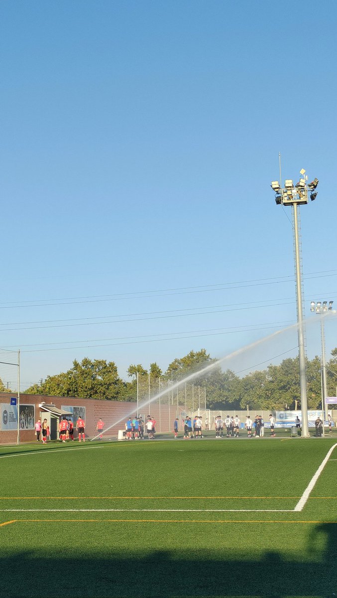 somdelhospi's tweet photo. #Saludos des del Paco Navarro! Dia de derbi després de molts i molts anys. Ja en marxa aquest @SantaUcf - @lallagostace de #3cat5. Minut 3, encara sense gols a Santa Perpètua amb molt bona entrada

#TheCatalanGroundhopper #FutbolCat #groundhopping https://t.co/naOQqlbqOn