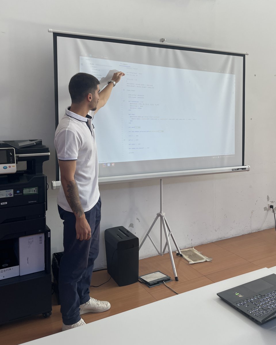 ratoadcc's tweet image. 📸
🇵🇹 O "IT Coffee" da #RatoADCC voltou à Oficina da Juventude do #Miratejo - ficam aqui algumas imagens!
Esta atividade é realizada com o apoio da @CMSeixal e da @jfcorroios.
#SempreAAprender
. . .
🇬🇧 #Workshop for #Youth in #Programmin