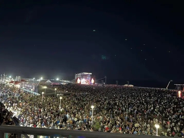 AllThingsOC's tweet photo. Carrie Underwood last night at Country Calling. 🎶🎶🎶
#countrycalling #oceancitymaryland https://t.co/LUDNYwtaXz