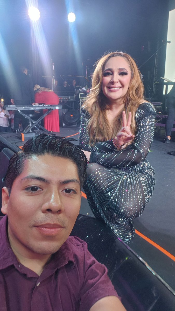 HectorTorices's tweet photo. Una gran noche estuviste magnífica 🤩🩷 https://t.co/0AyjwZ62KQ