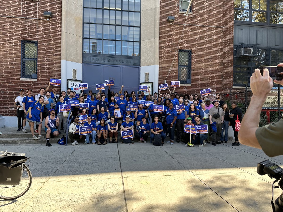 UFT_action's tweet image. Election Day is coming fast!

And we’re out in Brooklyn today supporting Zohran Mamdani for Mayor💪 

When candidates prioritize public education + organized labor – we have their back.

#UFTvotes