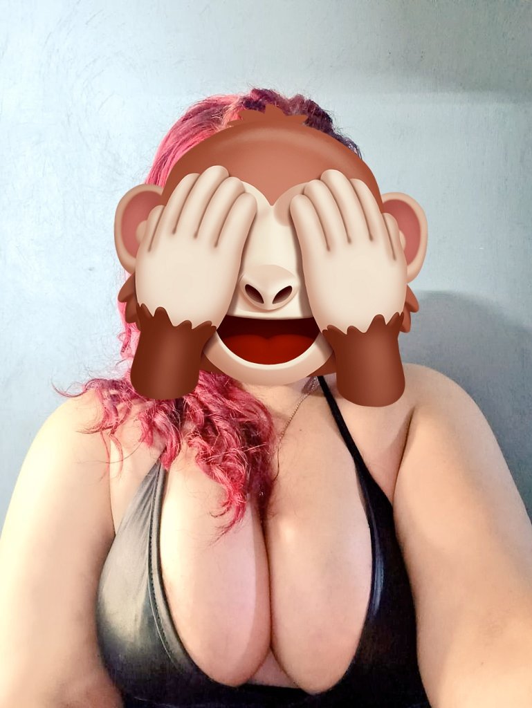 HotwifeCurvy tweet media