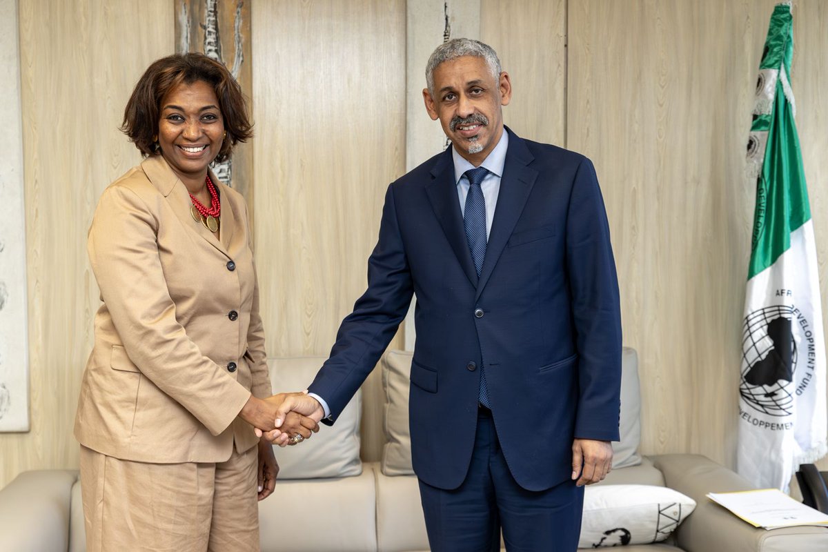 AfDB_Group's tweet image. Dr Sidi Ould Tah, @AfDBPresident, met with @RaniabtBakhita, @WFP Assistant Executive Director for Partnerships and Resource Mobilization, on Thursday in Abidjan.

The growing partnership between the two institutions is delivering impact:
➡️ 470,000 recipients of food assistance,…