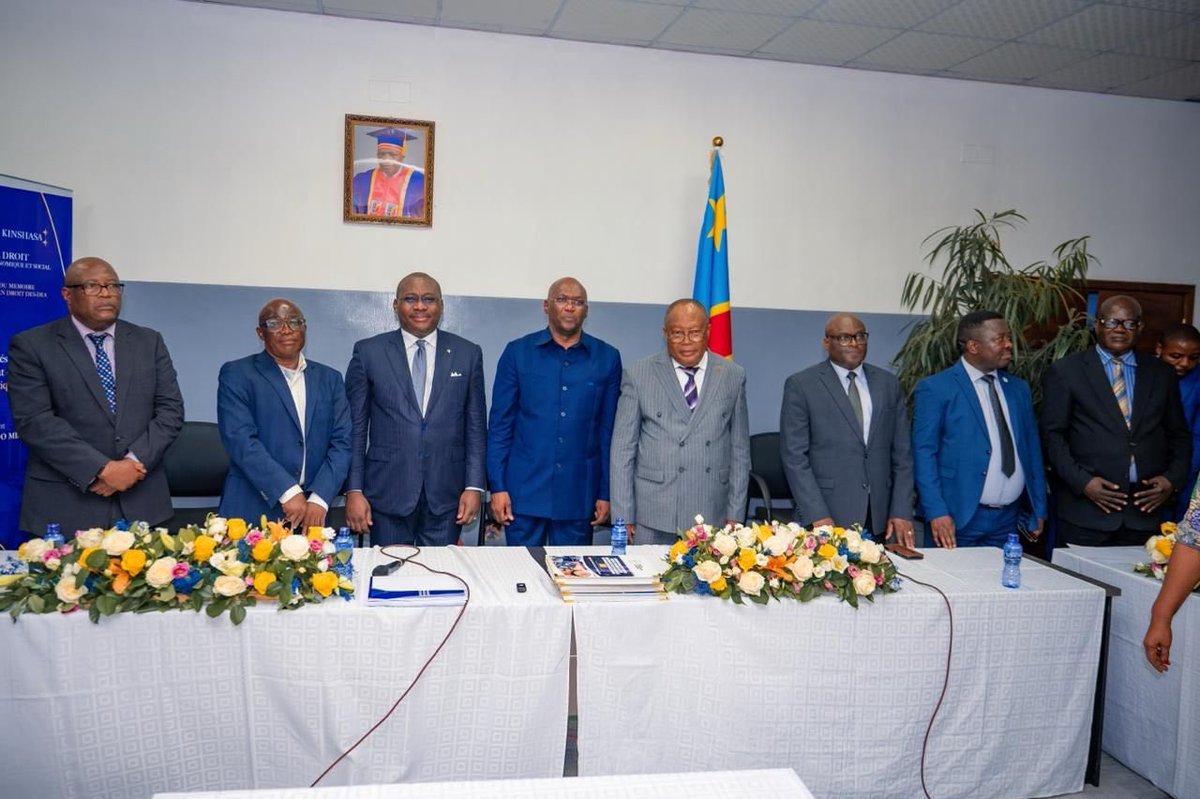 Guy_Loando's tweet photo. Ce samedi 04 octobre 2025, nous avons défendu notre mémoire avec la mention plus grande distinction en vue de l’obtention du Diplôme de DESS à la prestigieuse Faculté de Droit de l’Université de Kinshasa.

Intitulé « L’accès aux activités minières et l’amélioration du climat des affaires en RDC », ce travail s’inscrit dans une démarche scientifique rigoureuse, au service du développement national.

Nos remerciements vont à nos Maîtres et Professeurs pour la qualité des échanges et la profondeur des débats.
Cap désormais vers la Thèse, avec la même exigence intellectuelle et le même engagement.