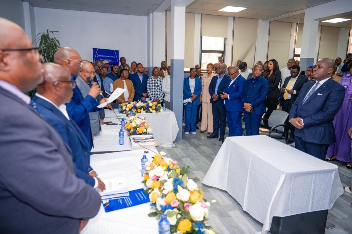Guy_Loando's tweet photo. Ce samedi 04 octobre 2025, nous avons défendu notre mémoire avec la mention plus grande distinction en vue de l’obtention du Diplôme de DESS à la prestigieuse Faculté de Droit de l’Université de Kinshasa.

Intitulé « L’accès aux activités minières et l’amélioration du climat des affaires en RDC », ce travail s’inscrit dans une démarche scientifique rigoureuse, au service du développement national.

Nos remerciements vont à nos Maîtres et Professeurs pour la qualité des échanges et la profondeur des débats.
Cap désormais vers la Thèse, avec la même exigence intellectuelle et le même engagement.
