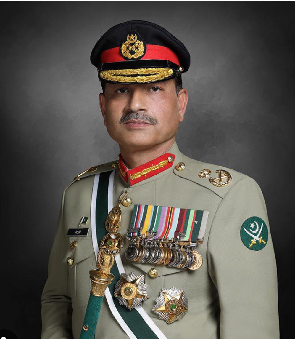 کوئی اس غافل " اعلیٰ سیکیورٹی حکام " کو بتائے کہ عمران خان کے عشق میں عوام سارا عالم کھو بیٹھی ہے۰۰۰۰۰!