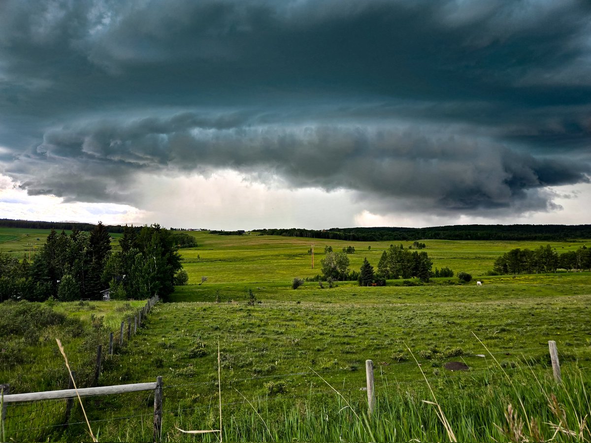 Well, 2025 was fun for chasing, I met some rad people who i can now call friends! <a href="/LilyLightenin/">Stefanie-Ann - Lilies & Lightning Wx</a> <a href="/FORSYTHE_WX/">Brennan Forsythe</a> <a href="/Trenten_WX/">Trenten Pentelichuk</a> <a href="/walkng_tall/">𝔸ℕ𝔻ℝ𝔼́ 𝔹𝔼𝕃𝕀𝕊𝕃𝔼, ᵂˣ</a>  <a href="/TwistaHunterz/">Twista Hunterz</a> 

#abstorm #abweather #endofstormseason