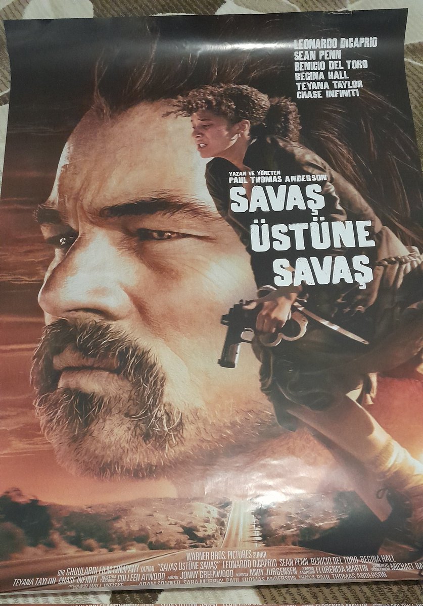 filme sıfır bilgiyle gittim ve uzun zamandır böyle MANYAK bir şey izlememiştim. hemen posterini de kaptım. baştan sona kitledi, büyüledi, heyecanlandırdıkça heyecalandırdı. PTA yapmış yapacağını.

2020'lerin EN İYİ FİLMİ..