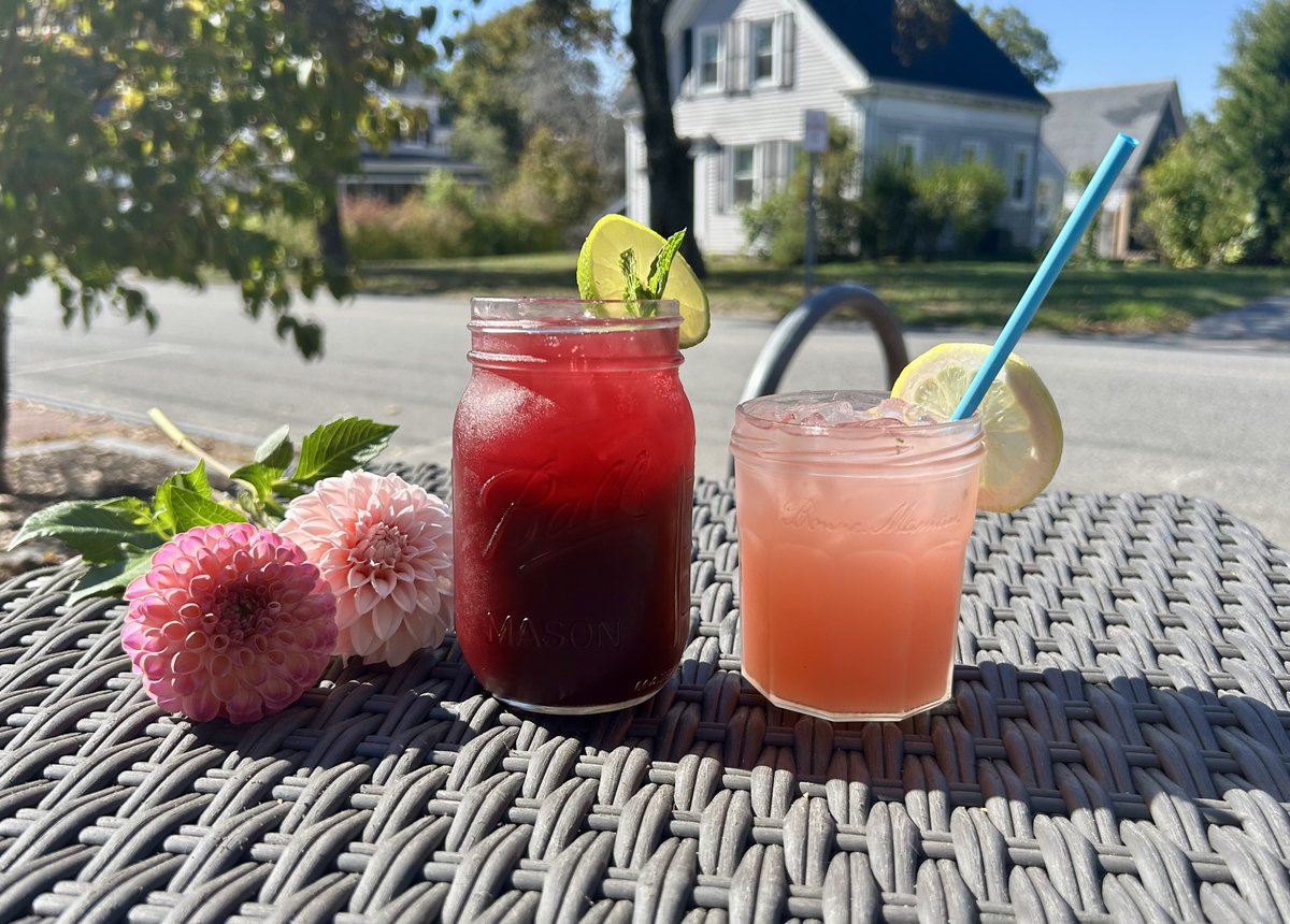 LauraRaposa's tweet image. Heading to the @DuxHSFootball vs. @LondonderryFB throwdown this afternoon? Pre-game @FoodsmithDUX! We have slurps, sammies, salads + sweets on our roster today! Check out our MENU page at thefoodsmithduxbury.com
#duxbury