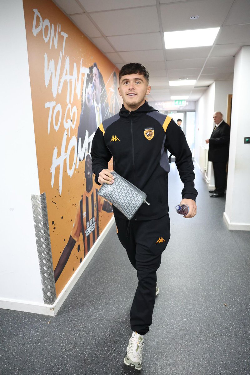 ryangiles7's tweet image. Proud of everyone associated with @HullCity today. The fight and spirit shown by all involved was amazing to see to get the 3 points going into the international break. Thank you for your unbelievable support. See you after the break. UTT🧡🐯 #hcafc
