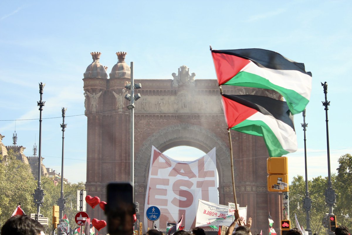 CKyirong's tweet photo. Some of my earliest core memories involve marching down the streets protesting for a free Tibet starting around the age of five. This felt no different. Emotions were running high in Barcelona today with over 70,000 people marching in solidarity with Palestine. https://t.co/IoBXrr9ad3