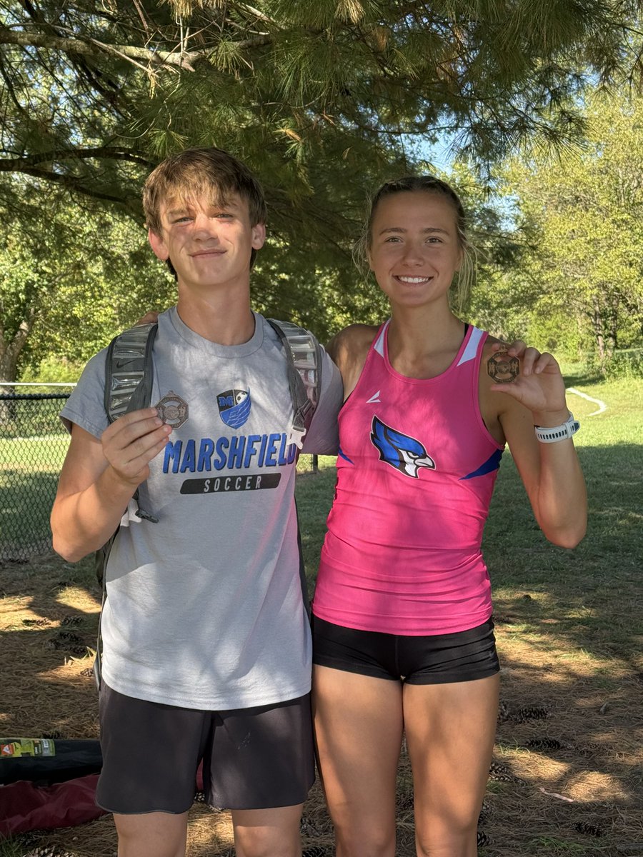 MarshfieldXC's tweet photo. Beautiful morning in Nixa for the Riann Lubinski Invite! Skylee Lamkey came in 5th with a big PR and Johnathan McGlynn came in 19th! Great day to be a Blue Jay! 
#MIM @MarshfieldActi1 @OzarkMntConf @MfieldMail https://t.co/VxpB2ED3Ib