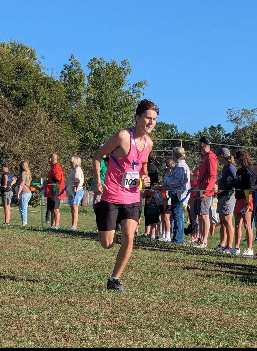 MarshfieldXC's tweet photo. Beautiful morning in Nixa for the Riann Lubinski Invite! Skylee Lamkey came in 5th with a big PR and Johnathan McGlynn came in 19th! Great day to be a Blue Jay! 
#MIM @MarshfieldActi1 @OzarkMntConf @MfieldMail https://t.co/VxpB2ED3Ib