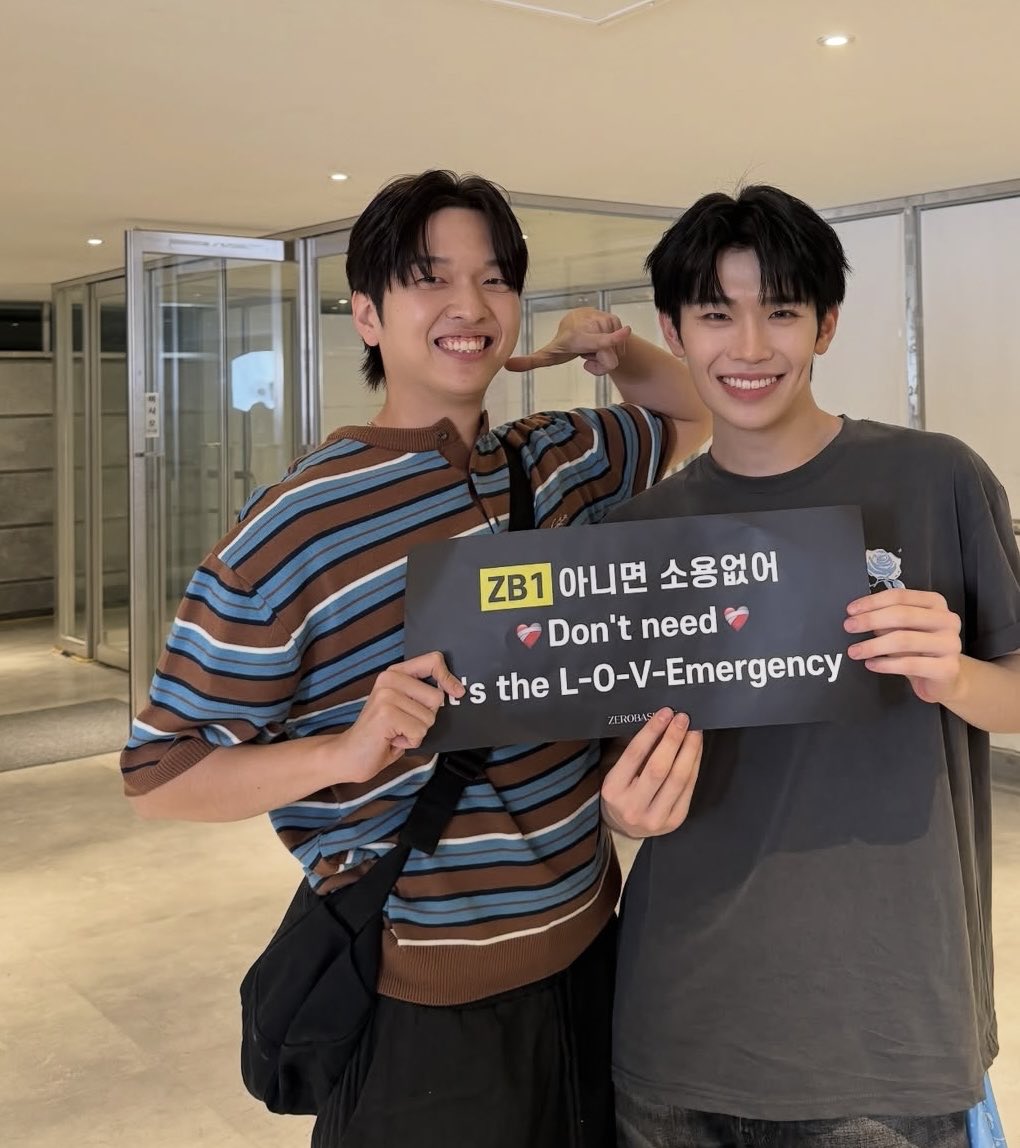 2025.10.05 유재필님 Instagram update📷🙇🏻‍♀️
사진 빌렸습니다🙇🏻‍♀️

유재필님하고 사진 찍고있는 태래 미소가 너무 이뻐🥰
テレちゃんの笑顔がとても可愛い🥰

#유재필 #ユジェピル #김태래 #キムテレ #金太來 #KIMTAERAE #ZEROBASEONE #ZB1 #제로베이스원 #제배원 #ゼロベースワン #ゼベワン
