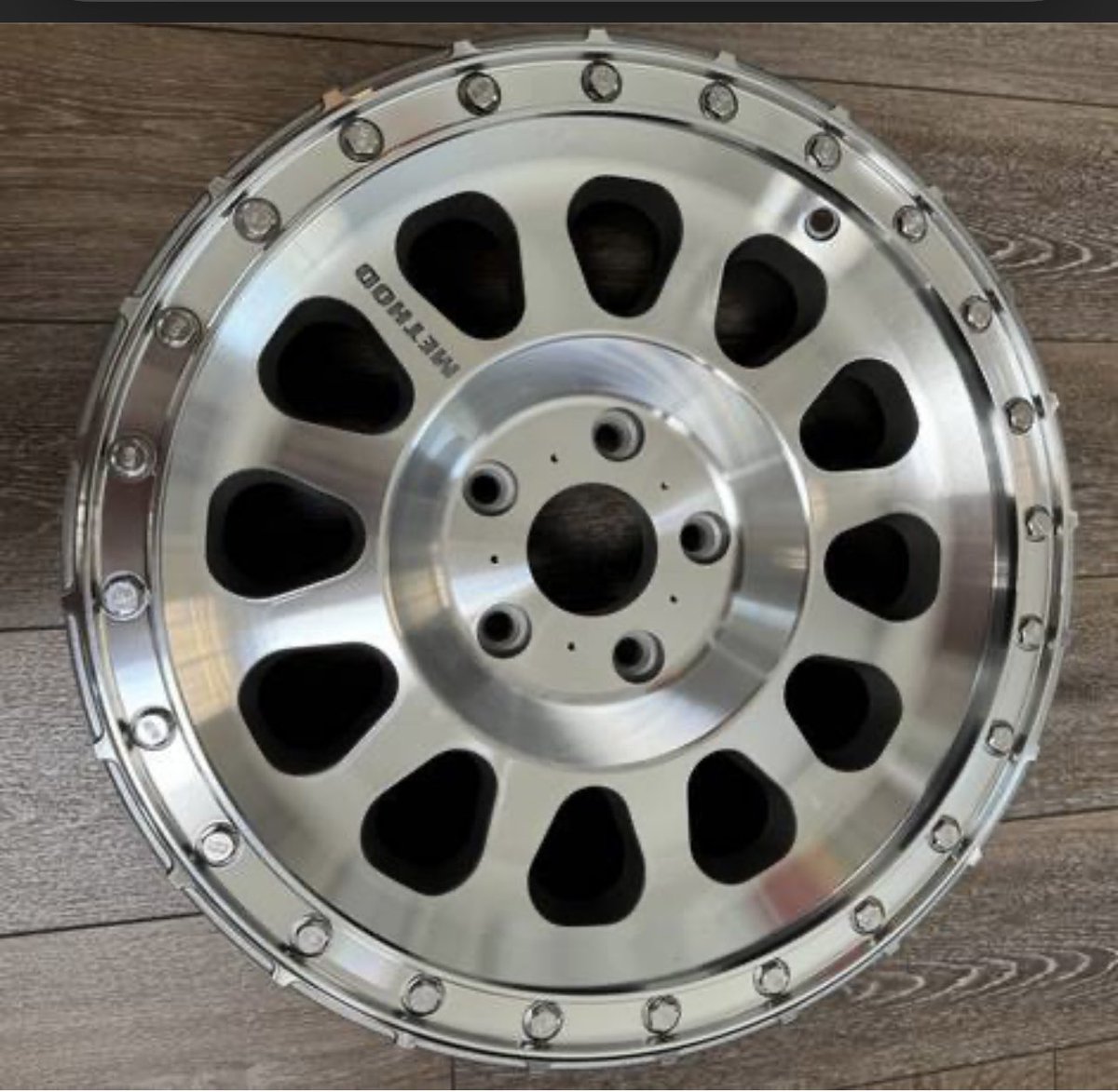 WasQOnce's tweet image. So going to do upgrades to the Jeep JK. Wheels were one of the last things I’d usually buy, but got a good deal on a set of Methods. Figured I’d grab them.